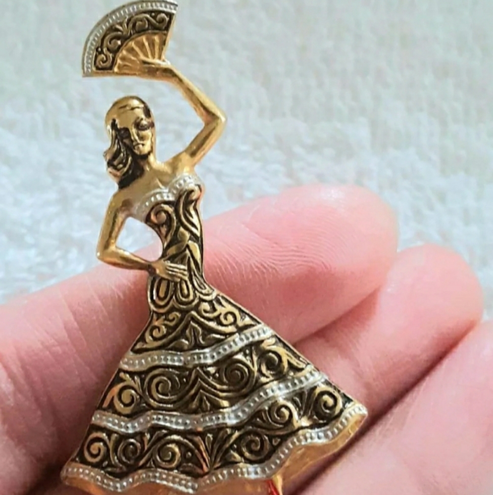 Beautiful Brooch Pin - Picture 3 of 3